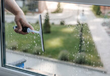 Le guide complet du nettoyage des vitres en hauteur pour les immeubles d’entreprise