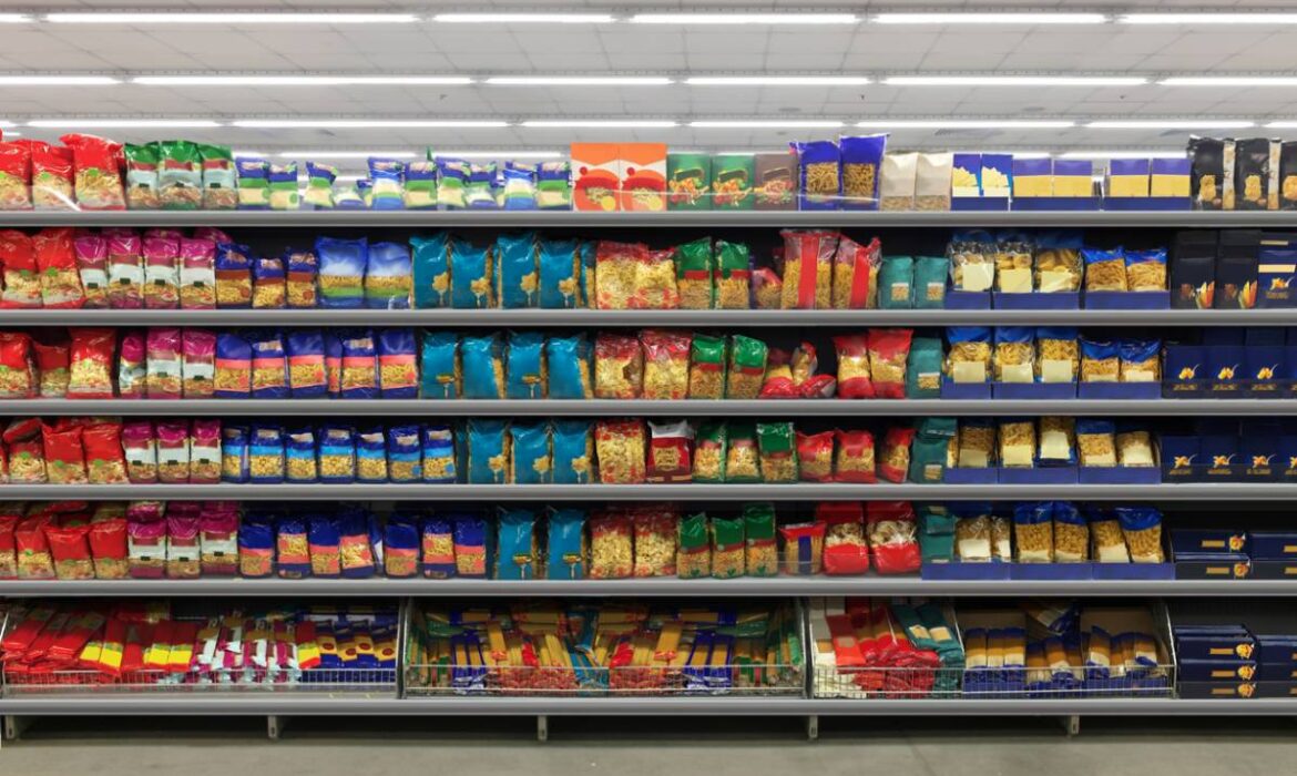 Optimisez la lisibilité en magasin avec des porte-étiquettes adaptés