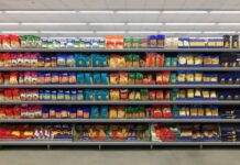 Optimisez la lisibilité en magasin avec des porte-étiquettes adaptés