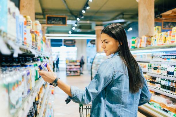 Balisage clair et structuré grâce à l'utilisation de porte-étiquettes adaptés au rayonnage des produits