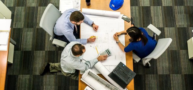 Pour vos réunions, misez sur une table fonctionnelle
