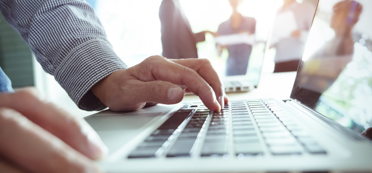 Travailler comme salarié d’une ESN ou en tant que consultant indépendant ?