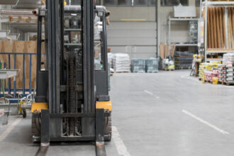 Matériel de manutention en location : un levier de productivité pour les entreprises